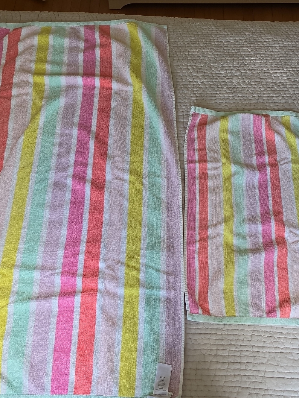 Pottery Barn Kids Pastel Heart & Stripe Towel Bundle - Picture 3 of 8